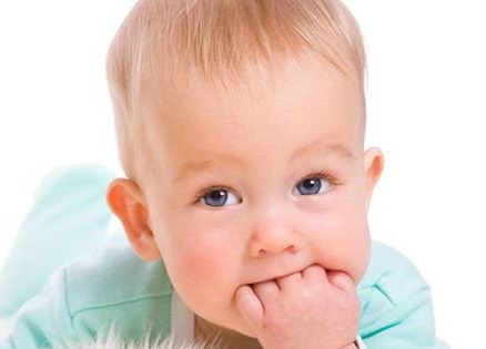 Прорізування зубів: як полегшити стан дитини