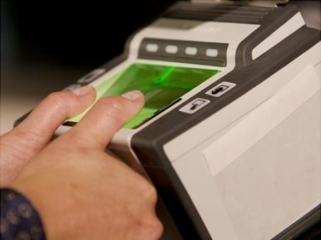 Дактилоскопія - зняття відбитків пальців на біометричний паспорт
